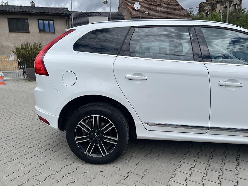 Volvo XC60 2,4 AWD D4 Summum 1.maj.  - fotka 21 z 56