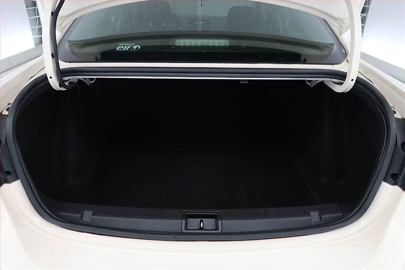 Renault Fluence (2013) 1.6 16V, Serv.kniha, Tempomat - fotka 13 z 20