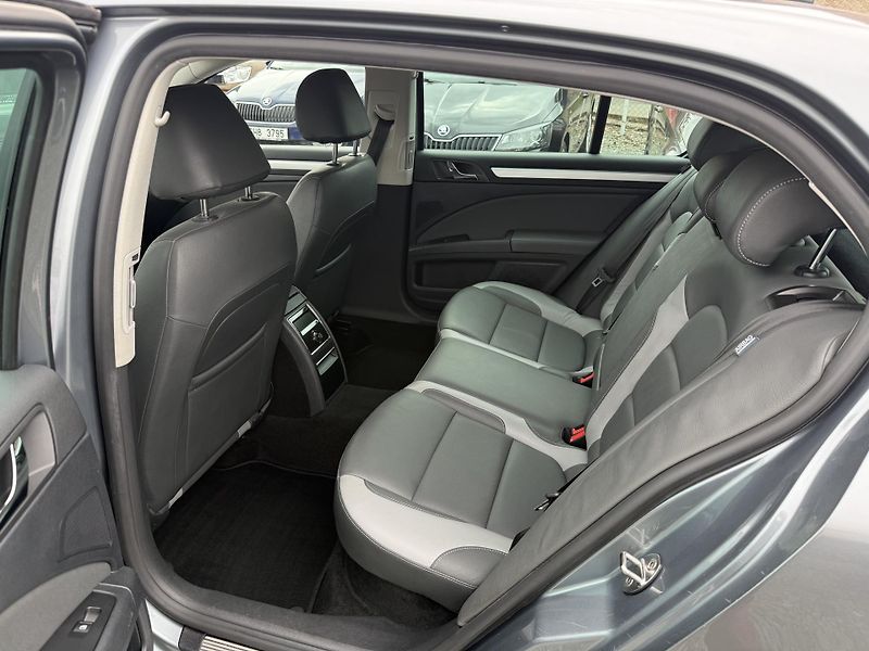 Škoda Superb 1.4 TSI AMBITION - fotka 9 z 14