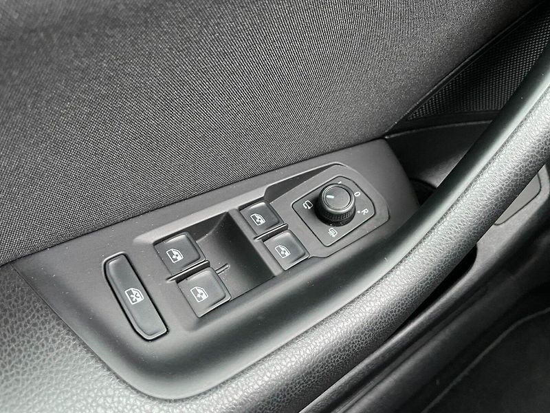 Volkswagen Passat (2020) Com. 2.0TDi 110kW! DSG! Navi! - fotka 21 z 37