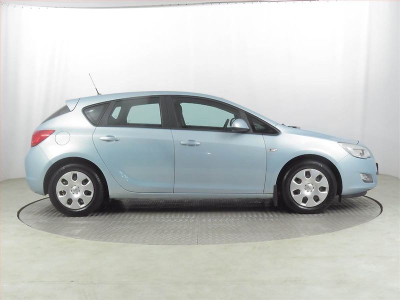 Opel Astra (2010) 1.4 16V, jezdí výborně - fotka 6 z 16