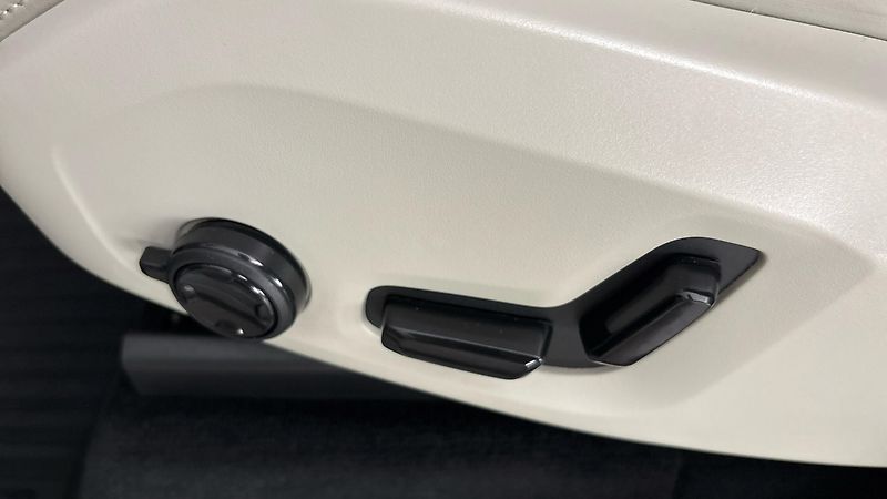 Volvo XC90 2.0 B5 AUT AWD Inscription - fotka 22 z 31
