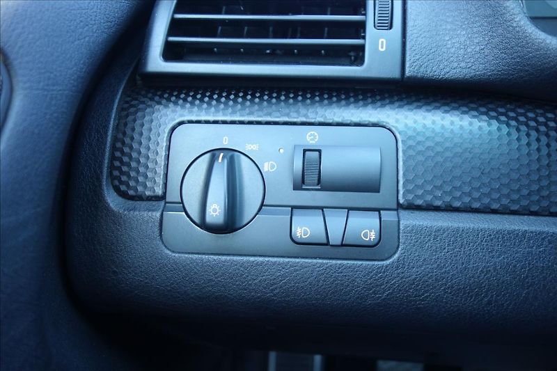 BMW Řada 3 318 Ci, SERVISNÍ KNIHA. - fotka 29 z 35