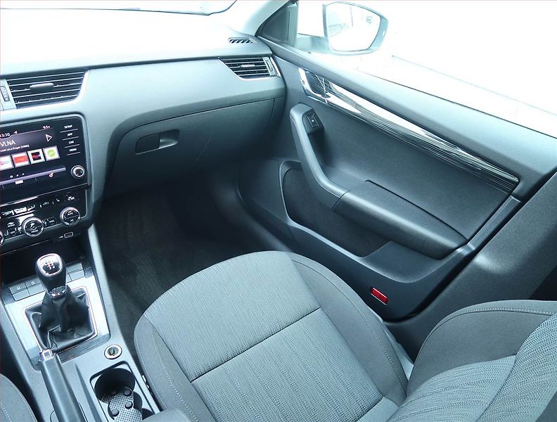 Škoda Octavia (2020) Style 1.6 TDI, Tempomat - fotka 8 z 16