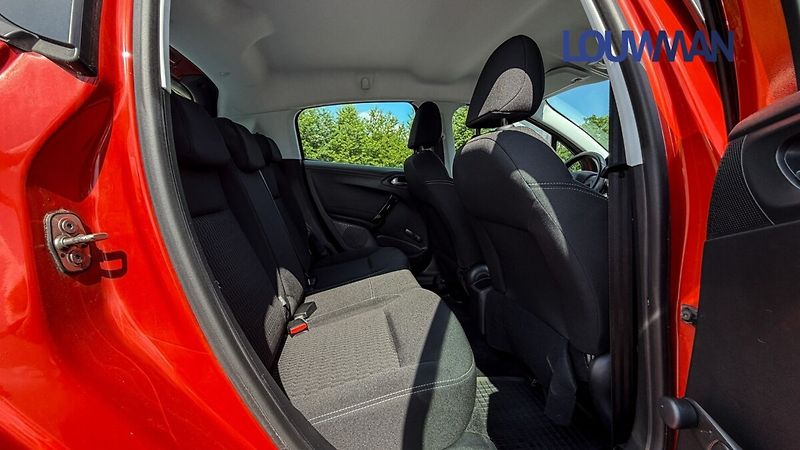 Peugeot 208 AT ACTIVE - fotka 17 z 21