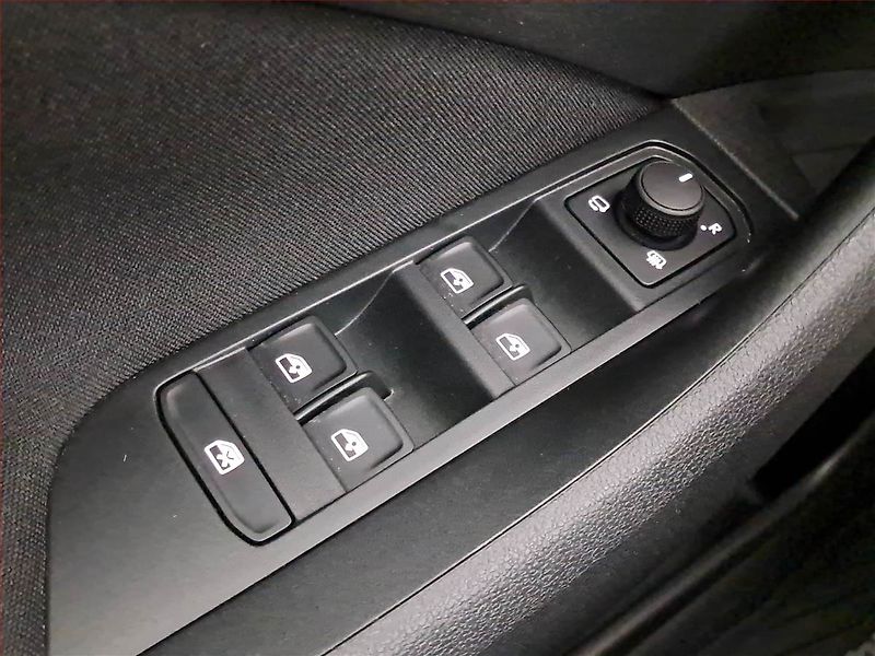Škoda Kamiq (2025) Top Selection 1.0 TSI - fotka 16 z 17
