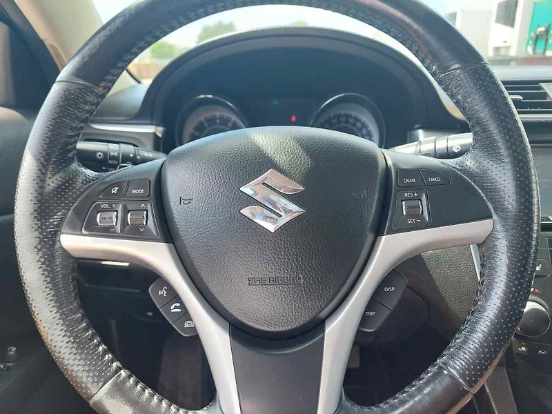 Suzuki Kizashi 2.4 4WD - fotka 41 z 59