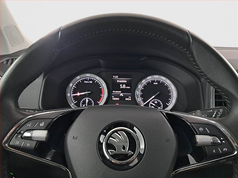 Škoda Karoq (2023) 1.0 TSI - fotka 17 z 18