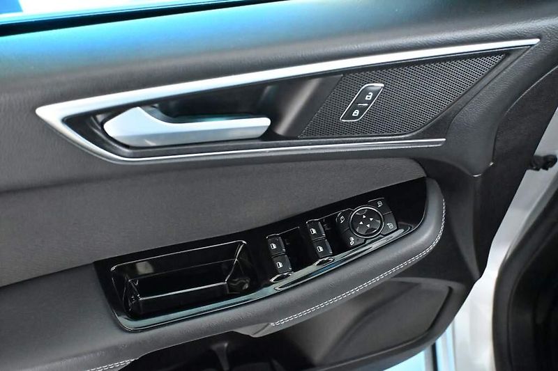Ford S-MAX (2022) 2.0 TITANIUM Kamera Tažné 8 Ko - fotka 15 z 32