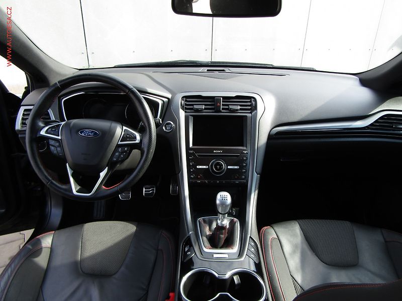 Ford Mondeo (2018) 1.5 EB, ST-Line, LED, navi - fotka 8 z 20