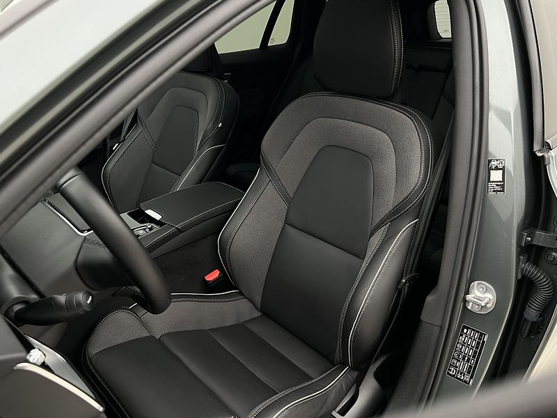 Volvo V60 T6 AWD DARK PLUS 1. maj. - fotka 18 z 49