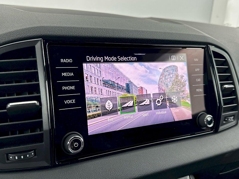 Škoda Karoq (2025) DSG 2.0TDI 110kW 4x4 SportLine - fotka 13 z 35