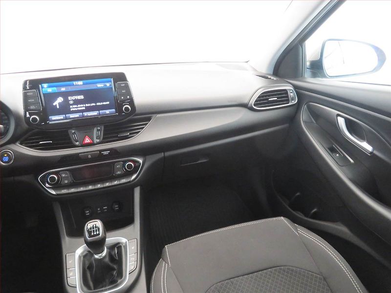 Hyundai i30 (2018) 1.6 CRDi, Serv.kniha, Navi - fotka 8 z 18