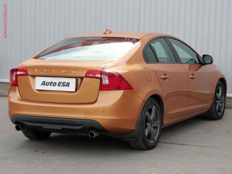 Volvo S60 (2011) 2.0 T, AC, park.asist - fotka 4 z 18