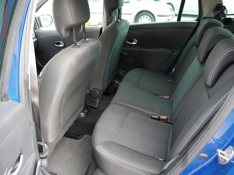 Renault Clio (2011) 1.2i, 1.maj,ČR, AC, park - fotka 10 z 16