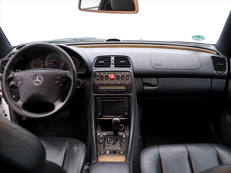Mercedes-Benz CLK 5.4 i 255kW 55 AMG Aut. - fotka 31 z 38