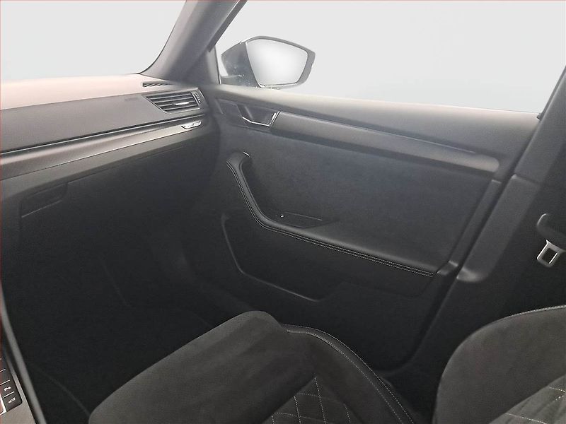 Škoda Superb (2023) Sportline 2.0 TDI - fotka 8 z 20