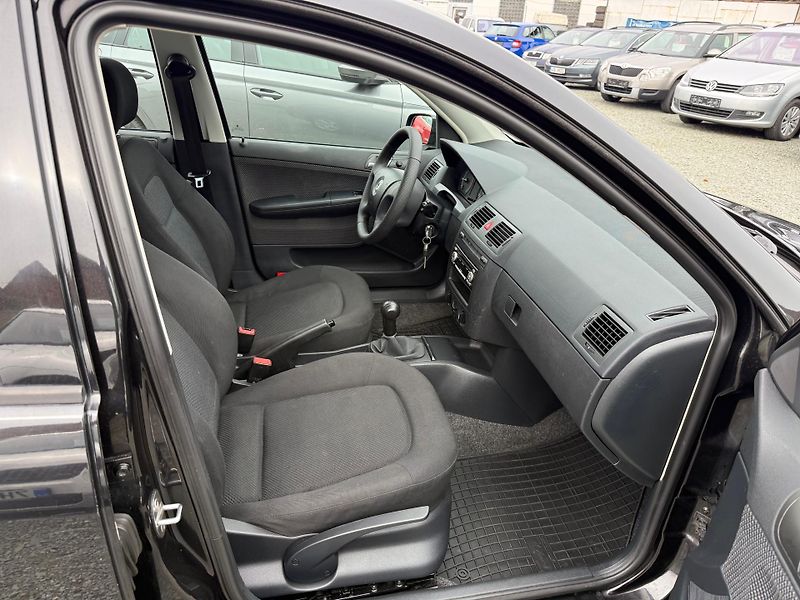 Škoda Fabia 1.4 16V 59KW AMBIENTE - fotka 10 z 13