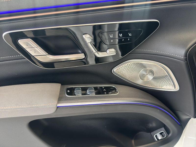 Mercedes-Benz EQS (2023) 580 4MATIC SUV - fotka 8 z 25