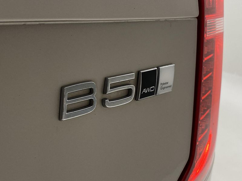 Volvo XC90 B5 AWD DARK PLUS AUT REZERVACE - fotka 37 z 49