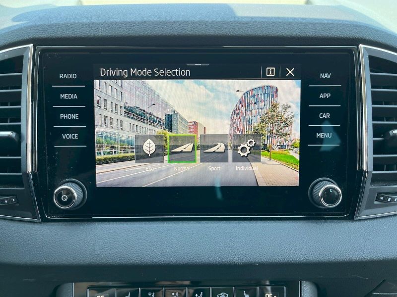 Škoda Karoq (2025) Top Selection 1.5 TSI DSG - fotka 17 z 34