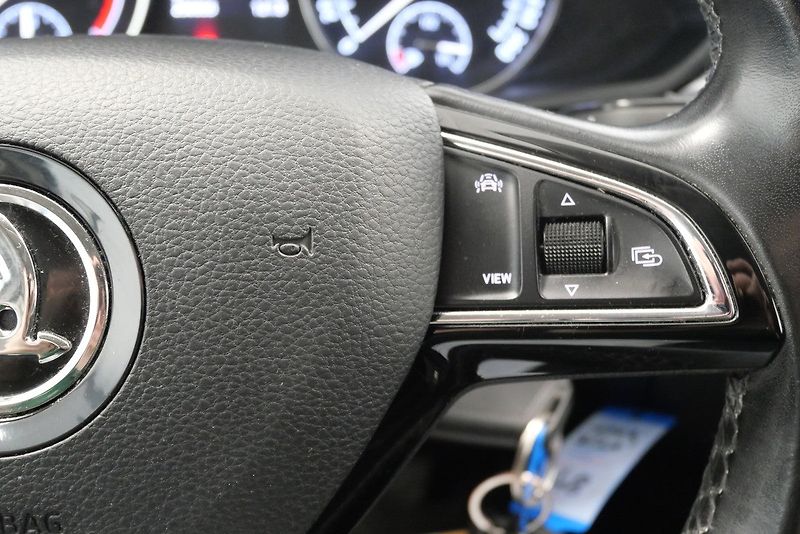 Škoda Superb - fotka 16 z 24