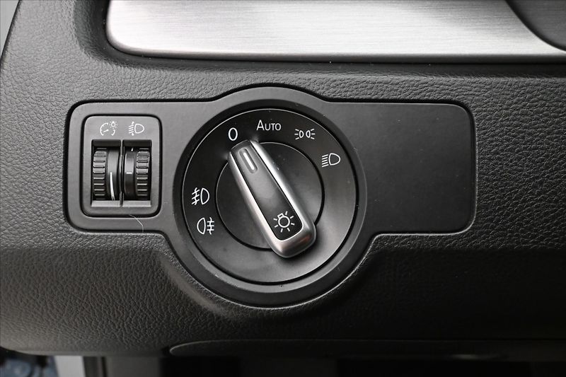 Volkswagen Passat 2,0 TDI 103kW DSG Nová STK - fotka 25 z 29
