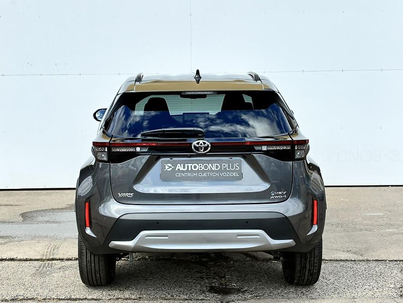 Toyota Yaris Cross 1.5 HSD 130k e-CVT AWD Executi - fotka 9 z 22