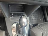 Volkswagen Touran (2012) 2.0 TDI DSG - náhled 12