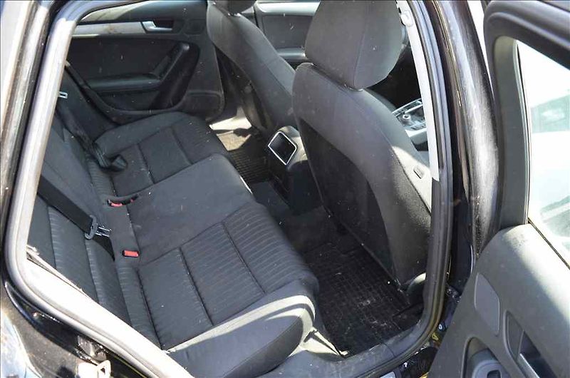 Audi A4 (2010) AVANT 2,0 TDI - fotka 17 z 24