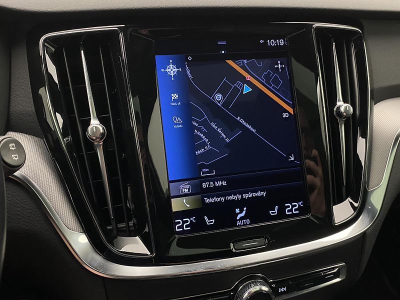 Volvo V60 T8 AWD RECHARGE R-DESIGN AUT - fotka 45 z 52