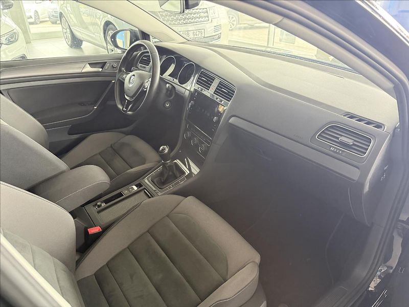 Volkswagen Golf 1,6   TDI 85kW,1.MAJ,SERVISKA - fotka 8 z 28