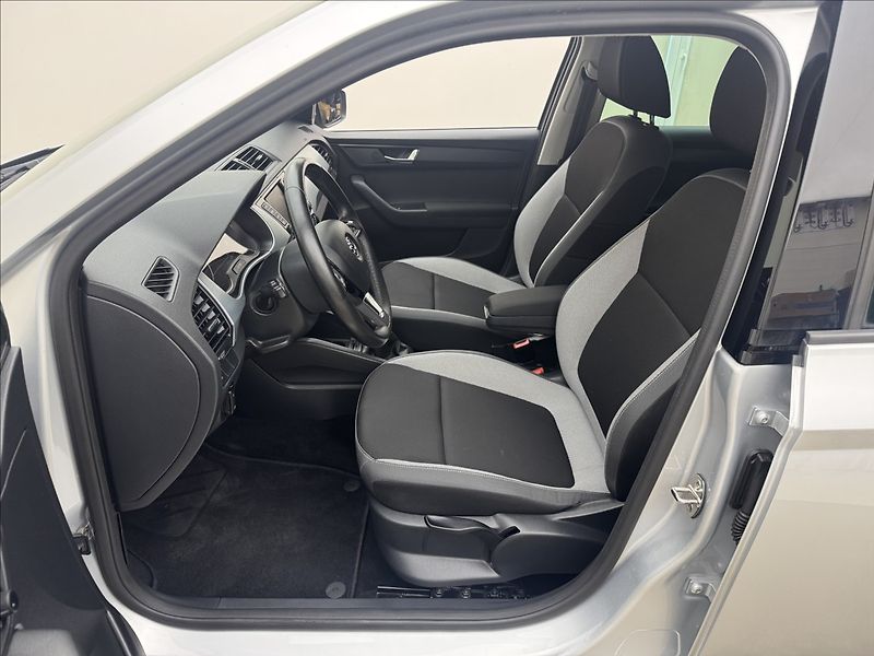 Škoda Fabia 1,2 81kW LED AC NAVI SENZORY - fotka 30 z 35