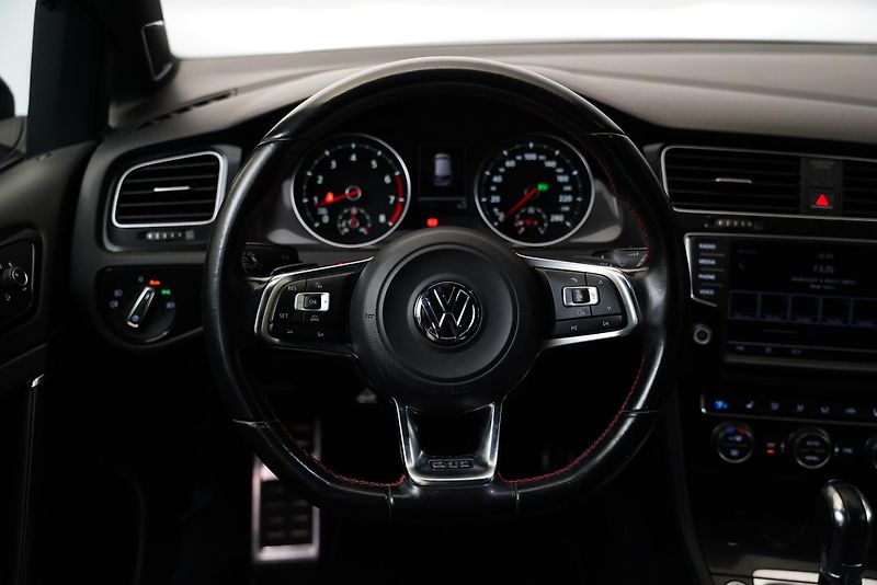Volkswagen Golf - fotka 17 z 25