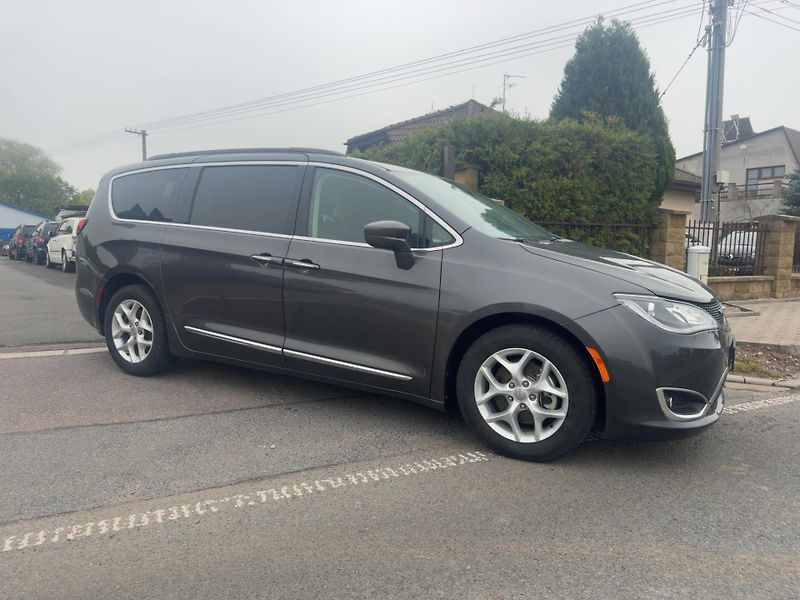 Chrysler Pacifica (2017) 3,6 Pentastar RU 8 míst 2017 - fotografie inzerátu