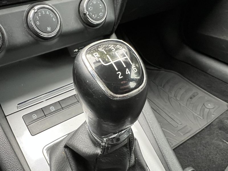 Škoda Octavia 2.0 TDi 110 kW SERVISKA - fotka 15 z 17