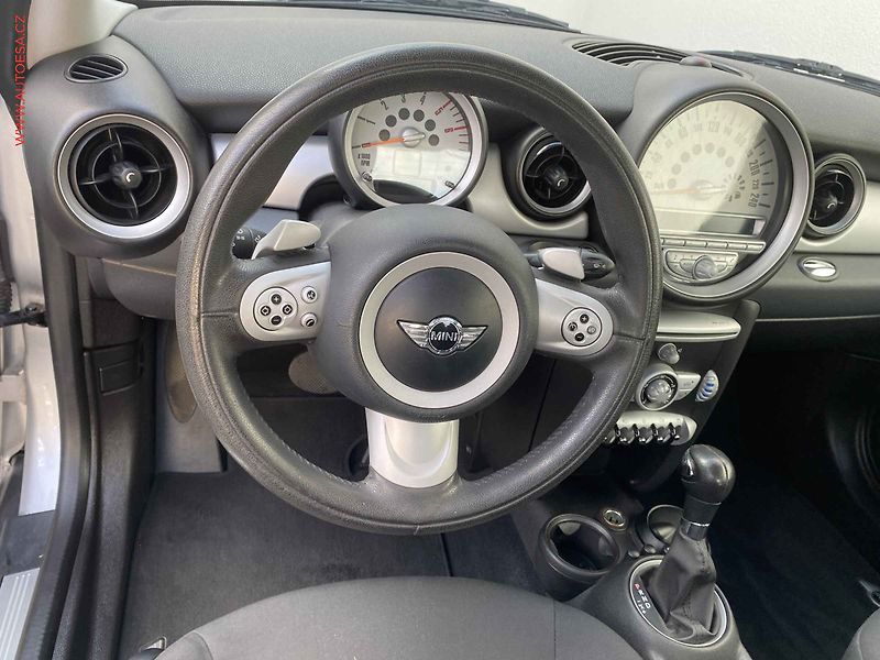 Mini Cooper (2008) 1.6D, AT, AC, temp - fotka 12 z 15
