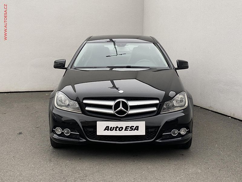 Mercedes-Benz Třídy C (2014) 1.6i C180, Klima - fotka 2 z 17