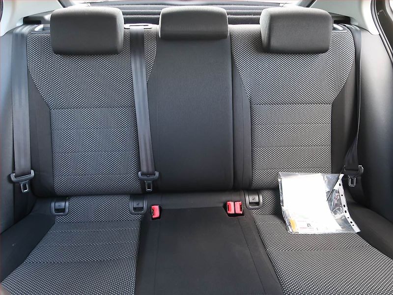 Škoda Octavia (2014) Ambition 1.6 TDI, Tempomat - fotka 10 z 17