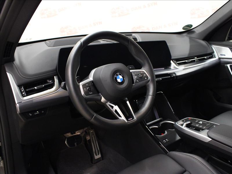 BMW X1 2,0 xDrive 23i M-paket zánovní - fotka 10 z 34
