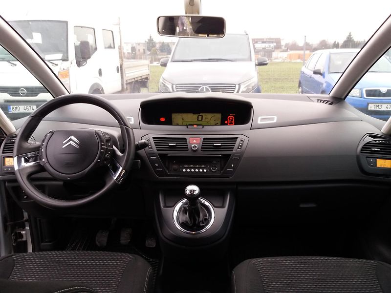 Citroën Grand C4 Picasso 1.6 16V,7.MÍST,SERV.KNÍŽKA!! - fotka 13 z 15