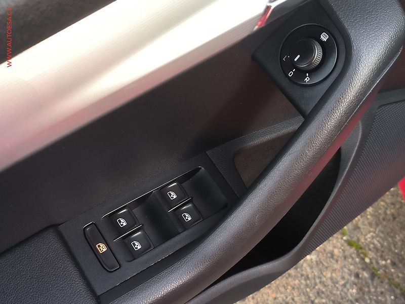 Škoda Octavia (2015) 1.6 TDi, ČR, Style, DSG - fotka 20 z 21