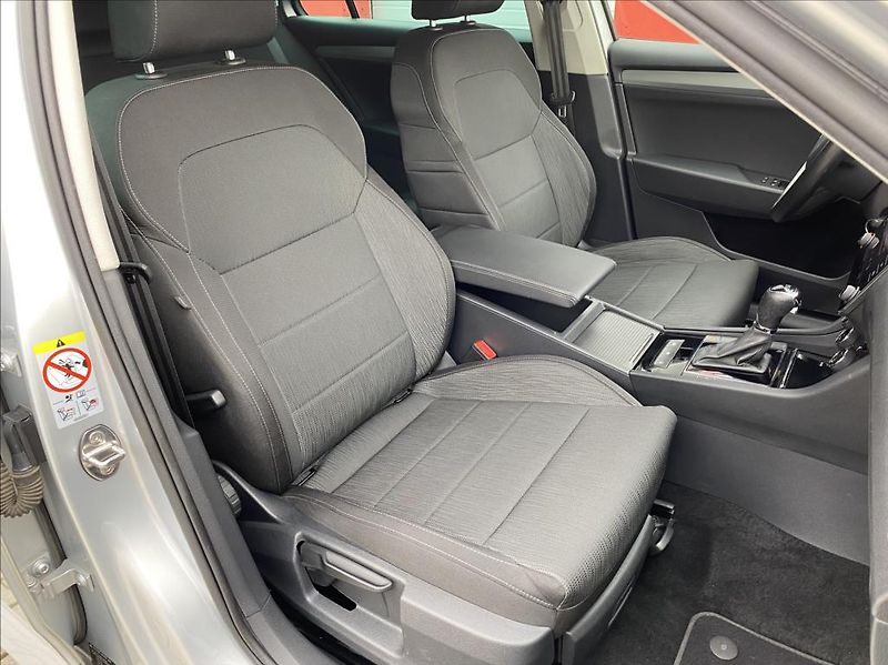 Škoda Superb 2,0 TDi  EXECUTIVE / DSG / NAV - fotka 21 z 37