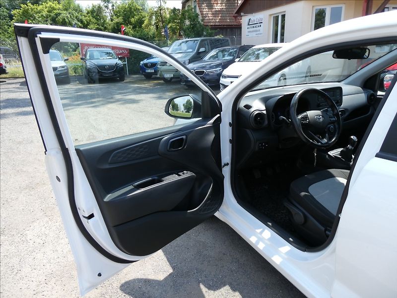 Hyundai i10 1,0 i 49kW 1.majitel, DPH, ČR - fotka 14 z 30