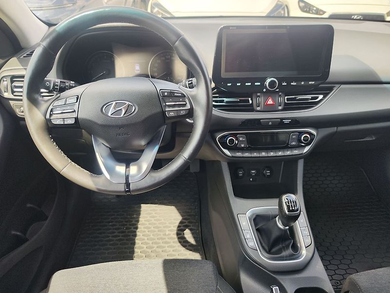 Hyundai i30 1.5 T-GDI/117kW Smart Navi - fotka 13 z 34