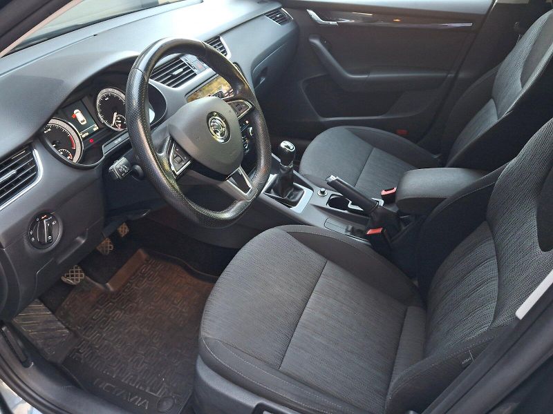 Škoda Octavia (2018) Combi Style Plus 4x4 2,0TDi 11 - fotka 6 z 32