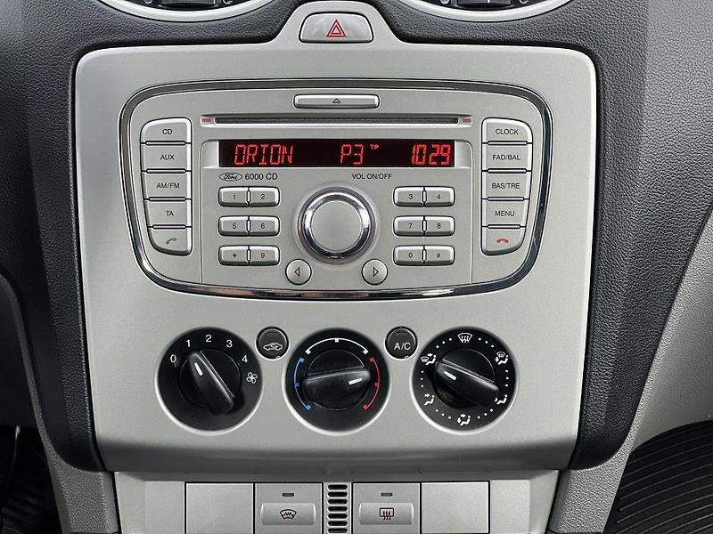 Ford Focus 1.4i 16v KOUPENO V ČR 1.MAJ. - fotka 17 z 33