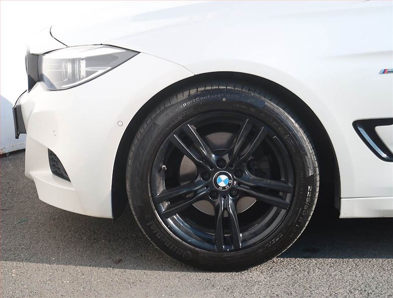 BMW Řada 3 (2020) M Sport 320d xDrive GT, 4X4 - fotka 15 z 21