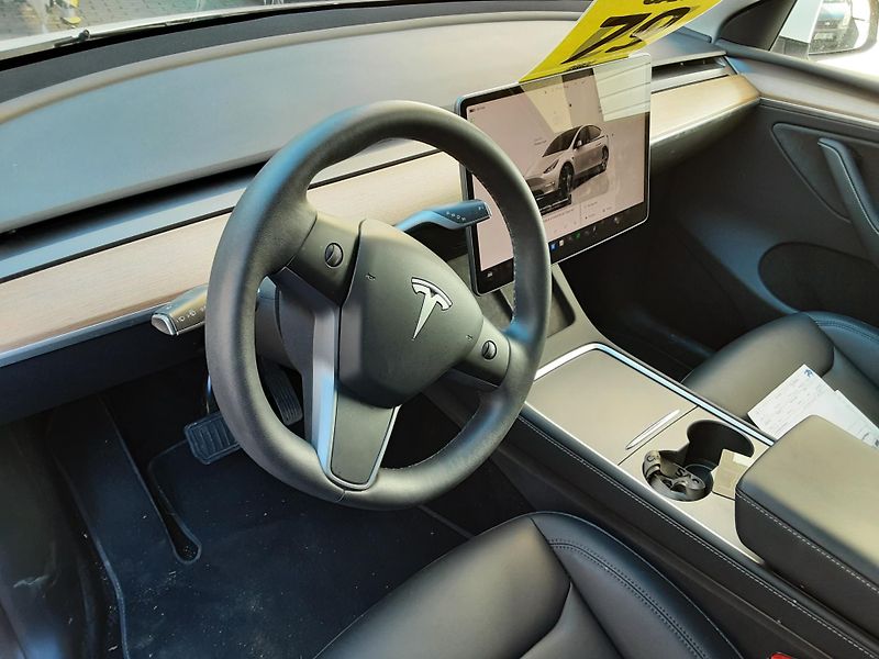 Tesla Model Y (2023) LR AWD Berlin Záruka SoH 93,7% - fotka 3 z 5