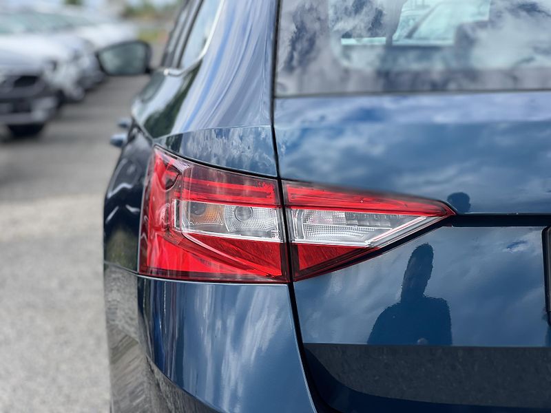 Škoda Superb 1.6TDi NAVI TEMPOMAT odp.DPH - fotka 41 z 43